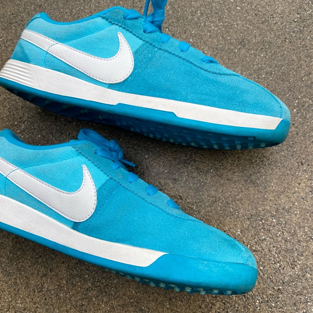Nike Size 7 Retro Shoe - Picture 3 of 12